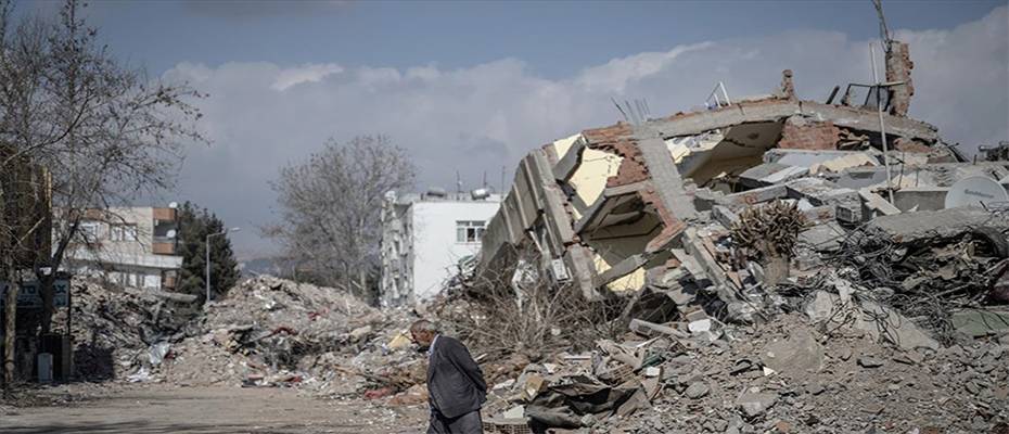 Depremde 72 kişinin hayatını kaybettiği İsias Oteli'nde fazladan kat çıkıldığı belirlendi
