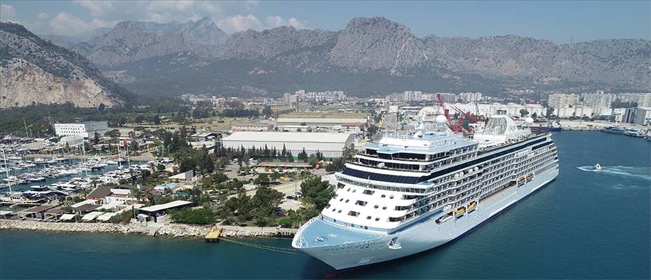 Antalya, 48 kruvaziyerle gelen 59 binden fazla yolcuyu ağırladı