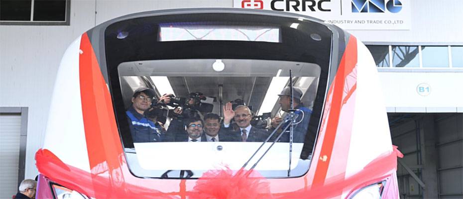 İstanbul Havalimanı Metrosu'nun sürücüsüz yerli tren seti raylara çıkmaya hazır