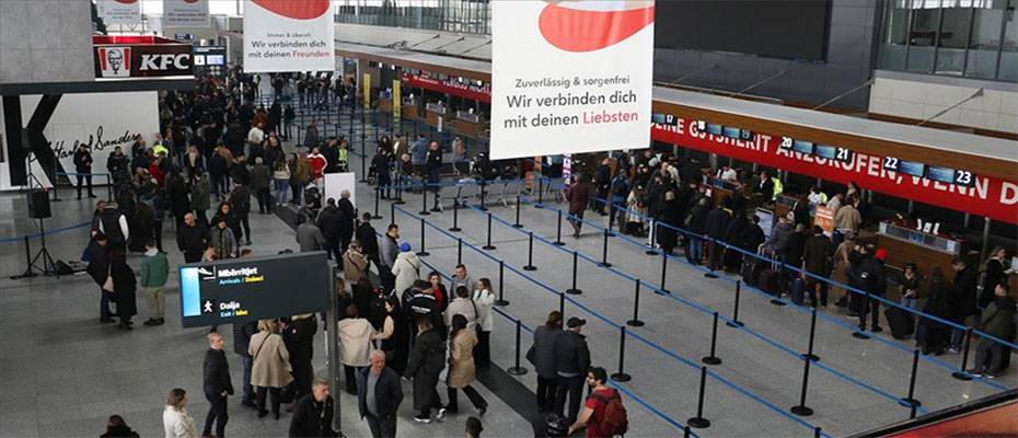 Kosovalılar Şengen Bölgesi'ne vizesiz seyahat etmeye başladı