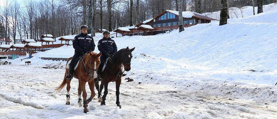 Kartepe'de atlı jandarma timleri göreve başladı