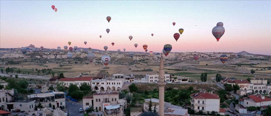 Kültür ve Turizm Bakanı Ersoy: Turizm sektöründe 2028'de ilk 3'e girmeyi hedefliyoruz