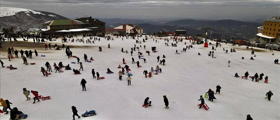 Ladik Akdağ Kayak Merkezi'nde tatil yoğunluğu sürüyor