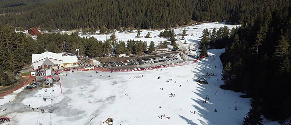 Sıcak havalar Ilgaz Dağı'ndaki turizmcileri ve kayakseverleri endişelendiriyor