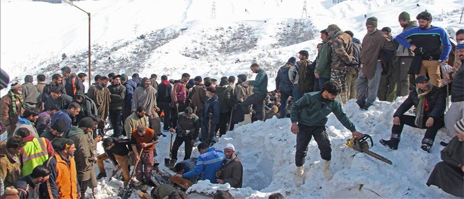 Russian skier killed in Kashmir avalanche, six others rescued