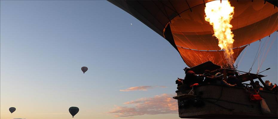 Pamukkale, sıcak hava balon turlarıyla da turist çekiyor