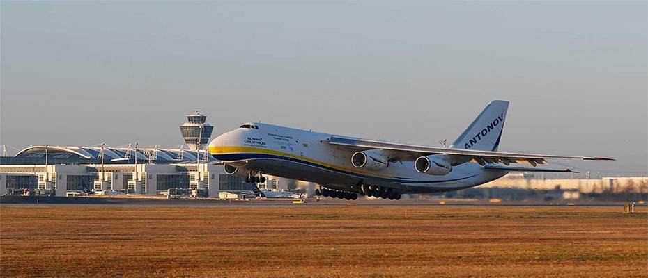 Antonov des Typs An-124 am Flughafen München zu Gast