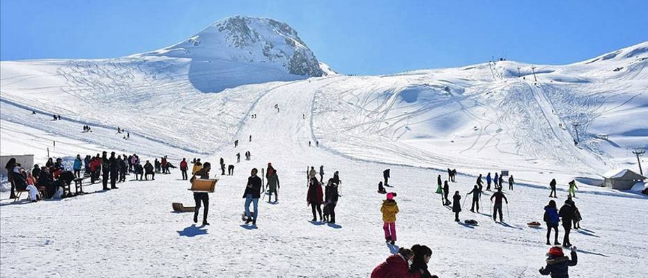 Kayak merkezlerinde en fazla kar kalınlığı 192 santimetreyle Hakkari'de ölçüldü