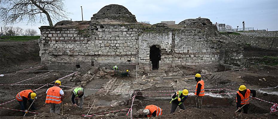 Edirne'de tarihi Gazi Mihal Hamamı'nın restorasyonu devam ediyor