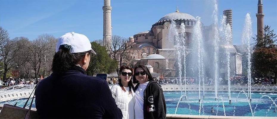 Sultanahmet Meydanı'nda yabancı turist yoğunluğu