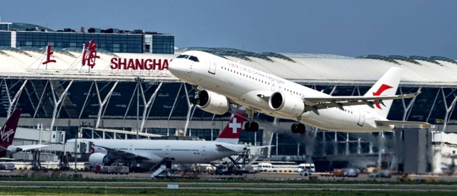 China Eastern Airlines полетела в Шанхай из Санкт-Петербурга