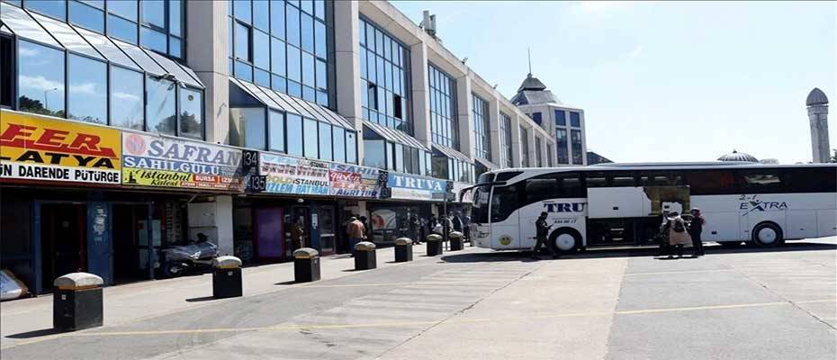 İstanbul Havalimanı'nda yoğunluk, otogarda ise sakinlik görülüyor