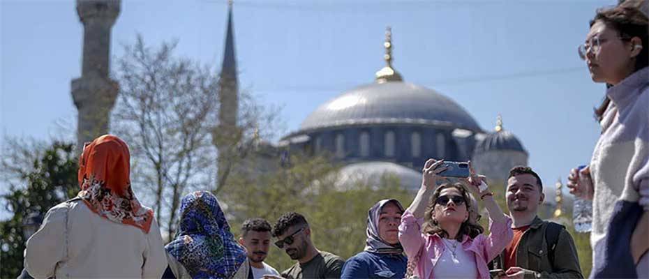 İstanbul'da tarihi yarımadadaki turistik mekanlarda bayram yoğunluğu