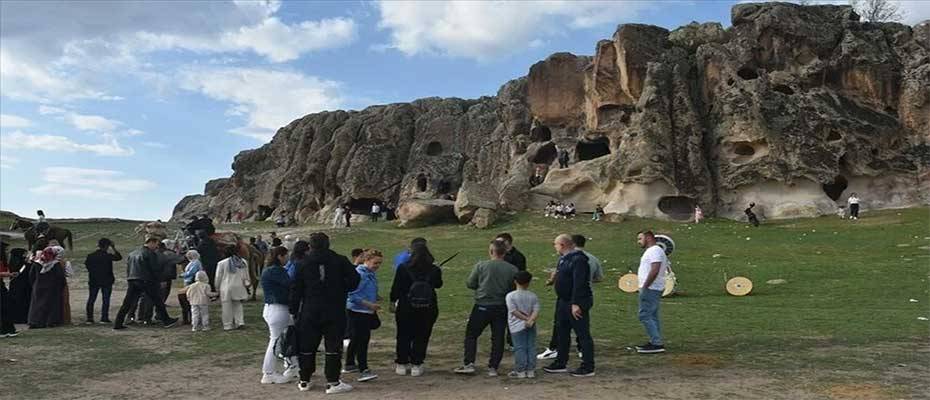 Frigya, bayramda yerli turistle hareketlendi