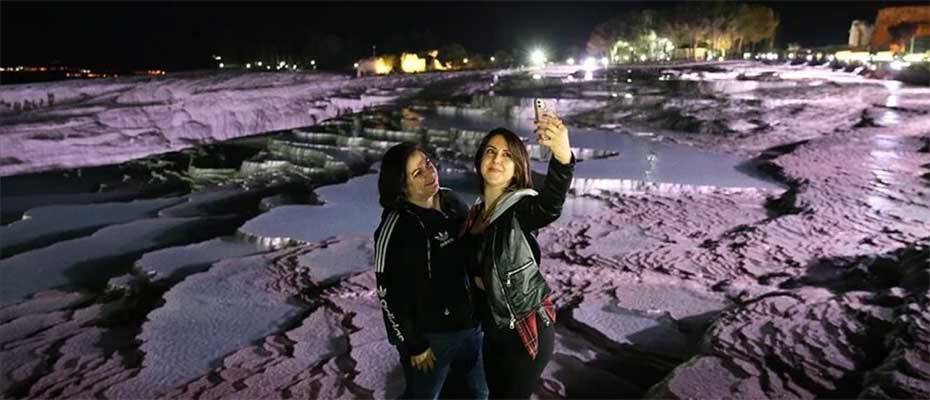 Pamukkale, ziyaretçilerini gece de ağırlamaya başladı