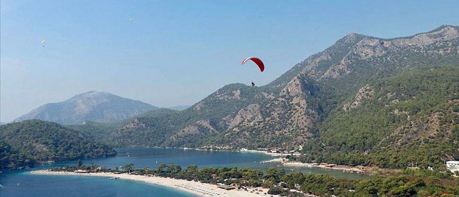 Ramazan Bayramı tatilinde Babadağ'dan 4 bin 53 kişi yamaç paraşütüyle uçtu