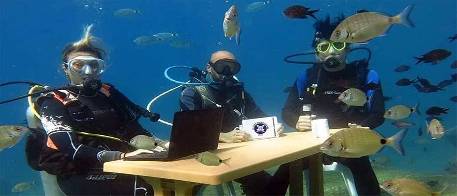 Fethiye'de dalgıçlar su altında temsili turizm değerlendirme toplantısı yaptı