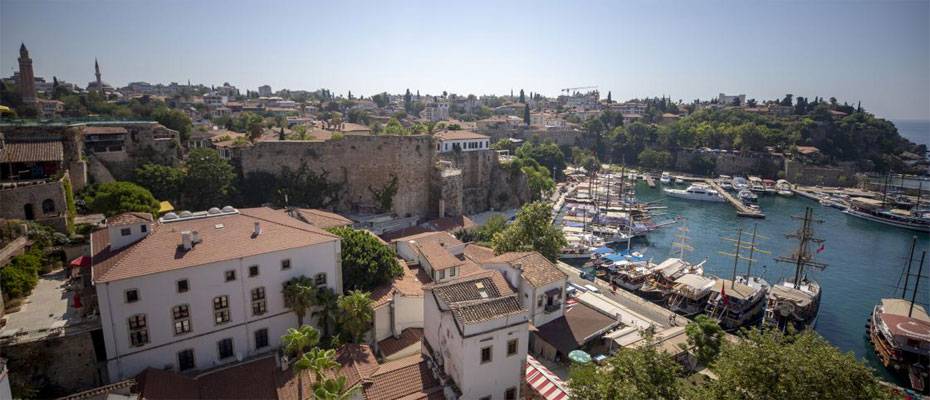 Turkish resort city Antalya hosts 2M tourists in Q1