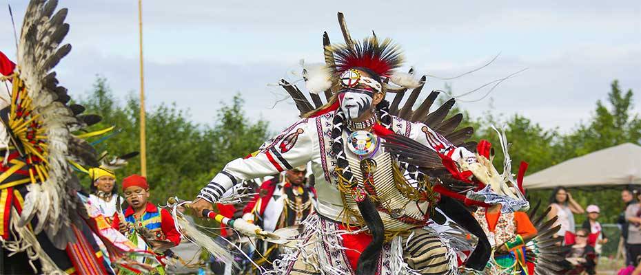 Sommerfestivals in Québec: Feuerwerkshows, Musikkonzerte und traditionelle Tanzvorführungen 