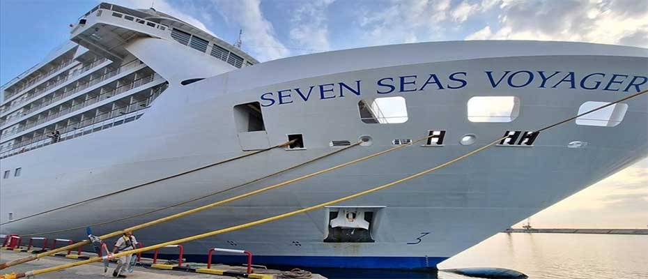 Lüks yolcu gemisi Seven Seas Voyager, Antalya Limanı'na demirledi