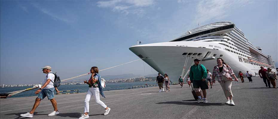İzmir'e kruvaziyer 3 bin 641 yolcu getirdi