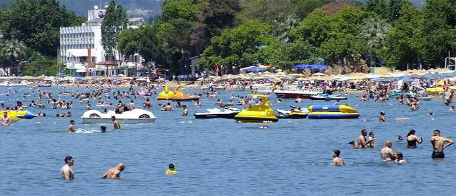 Balıkesir'in turistik ilçesi Erdek'te Kurban Bayramı tatili yoğunluğu yaşanıyor