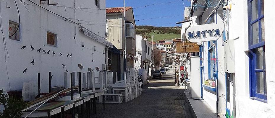 Bozcaada turizm sezonunu cıvıl cıvıl bir bayramla açtı
