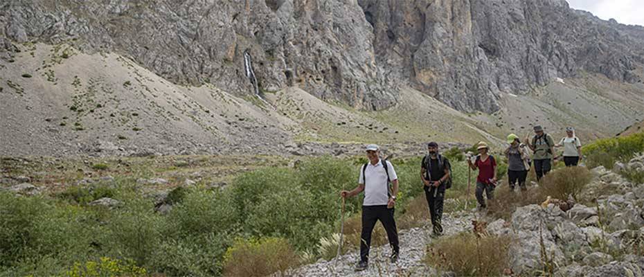 Tunceli'de 20 kilometrelik yürüyüşle ulaşılan saklı güzellik