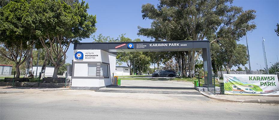 Antalya'da bayram tatili yoğunluğu yaşanan Karavan Park'ta hareketlilik sürüyor