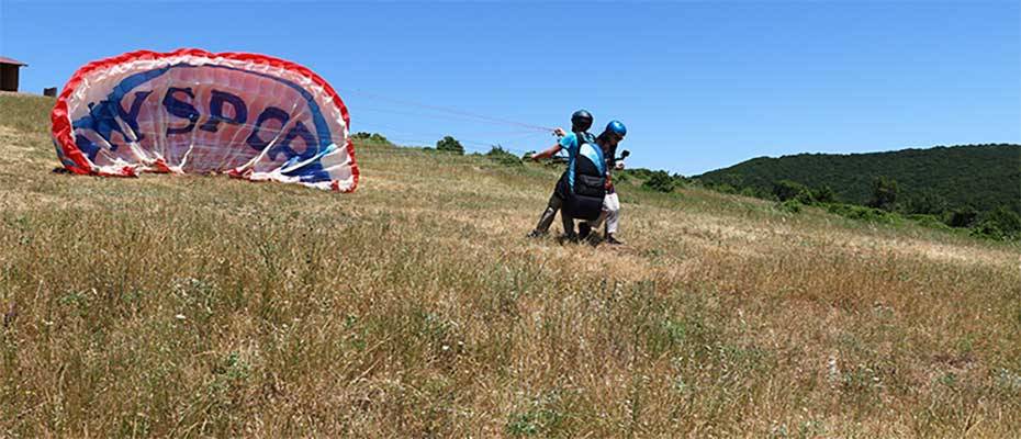 Mavi ve yeşilin buluştuğu Uçmakdere'de 6 ayda 24 bin kişi yamaç paraşütüyle uçtu