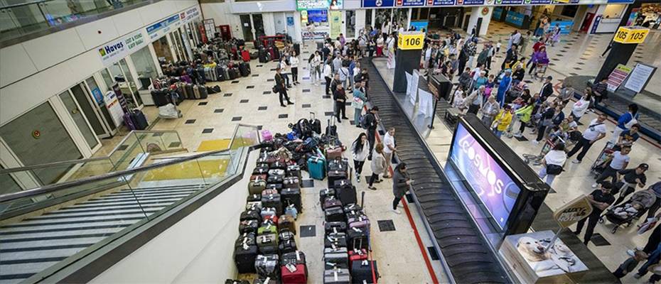Antalya Havalimanı'nda dün uçak trafiği rekoru kırıldı