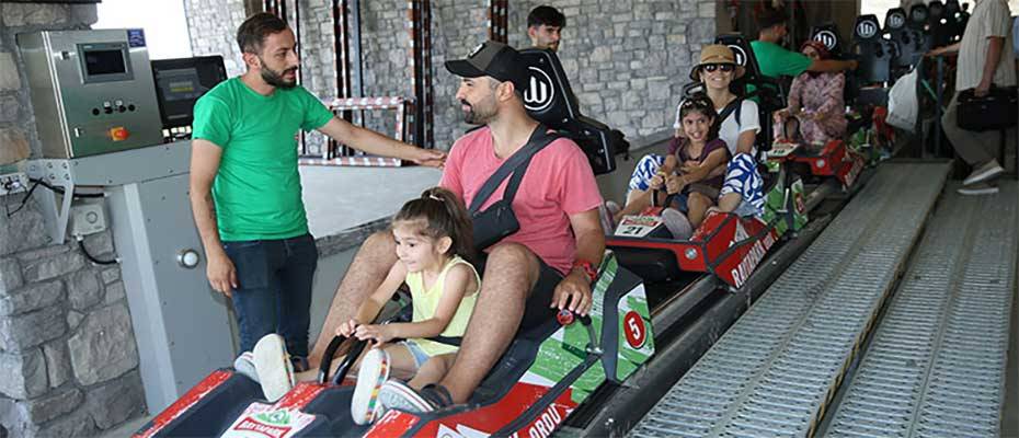 Ordu'da turistler dağ kızağı heyecanı yaşıyor