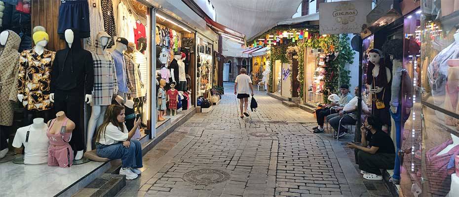 Kaleiçi Esnafı Adeta Sinek Avlıyor 