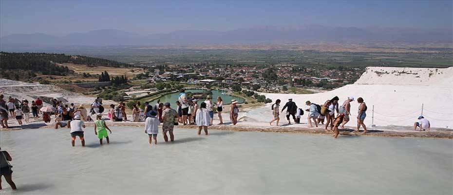 Denizlili turizmciler Pamukkale'deki su debisinin düşmesinden endişe duyuyor