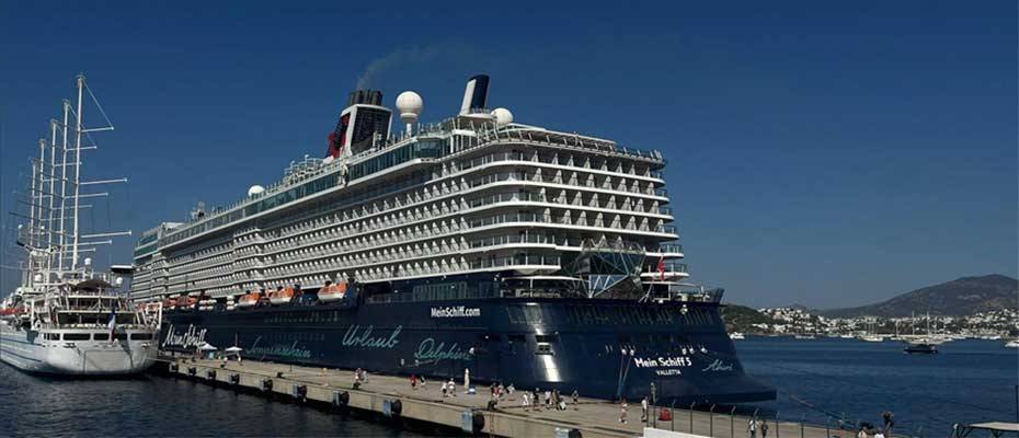 Bodrum'a iki kruvaziyerle 3 bin 162 yolcu geldi