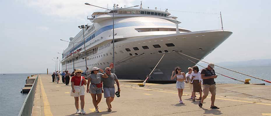 Yabancı turistler kruvaziyer turizmiyle Sinop'un tarih ve kültürünü tanıma fırsatı buldu