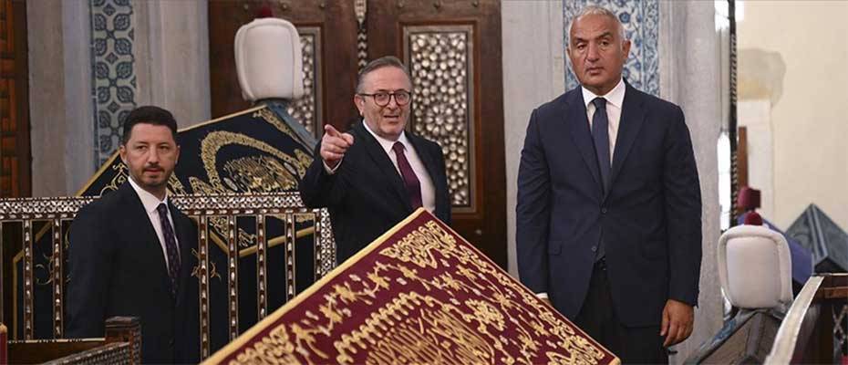Kültür ve Turizm Bakanı Ersoy, Hatice Turhan Valide Sultan Türbesi'ni ziyaret etti