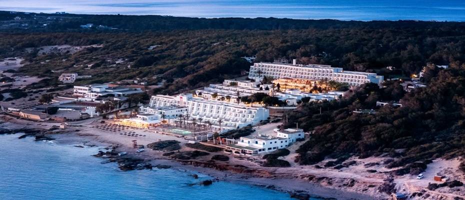 The new, more sophisticated Riu Palace La Mola opens
