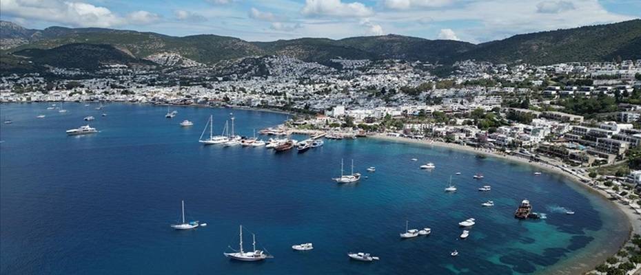 Bodrum'un guletleri misafirlerini mavi yolculuğa çıkarıyor