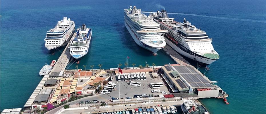 Kreuzfahrttourismus in der Türkei boomt: Über 11.000 Touristen in Kuşadası und Izmir