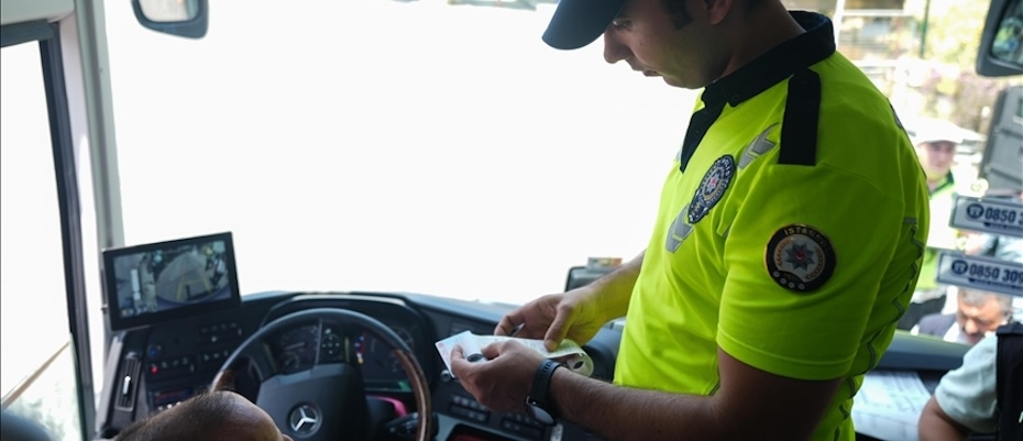 Büyük İstanbul Otogarı'nda polis ekiplerinin bayram denetimi sürüyor
