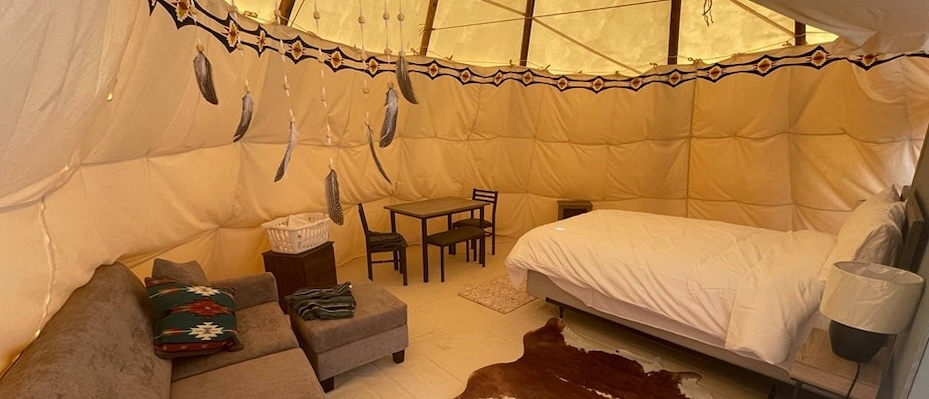 Das neue Tipi-Dorf der Waters Edge Eco Lodge in Kanada