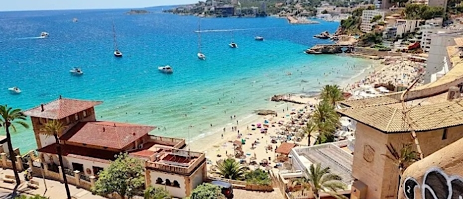 Die Strände von Palma (Mallorca) werden bis 2026 aufgrund des steigenden Meeresspiegels 1750 Liegestühle verlieren
