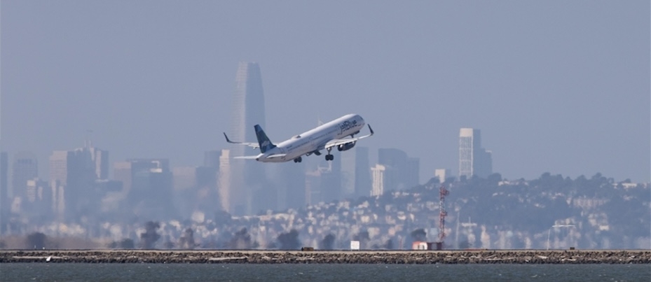 ABD'nin Boston kentindeki havalimanına inen Jet Blue uçağı pistin dışına çıktı