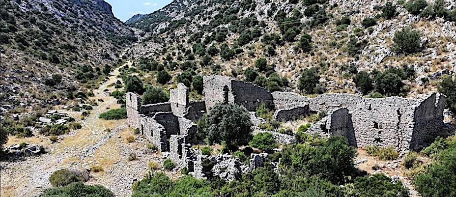 Pisidya'yı Pamfilya'ya bağlayan antik döşeme yol, ziyaretçilerini tarihte yolculuğa çıkarıyor