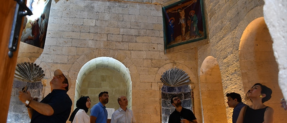 Batman'da restorasyonu tamamlanan 1600 yıllık Mor Kiryakus Manastırı turizme açıldı