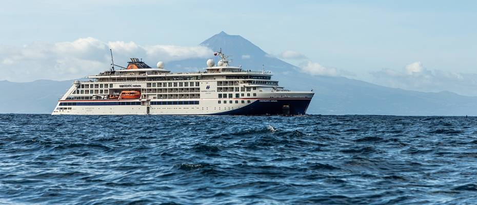 Ohne tägliches Kofferpacken: Hapag-Lloyd Cruises besucht 2026 alle bewohnten Azoren-Inseln