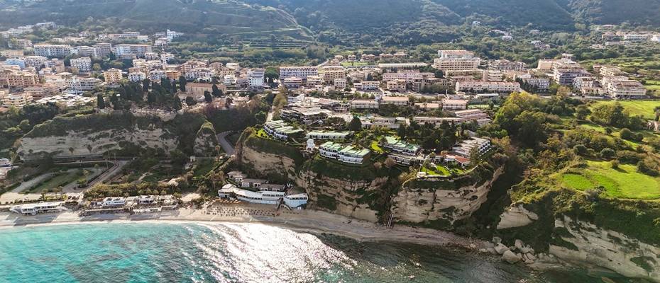Karibik-Feeling in Europa: Fünf ausgezeichnete Strandhotels mit Traumblick und Top-Bewertungen