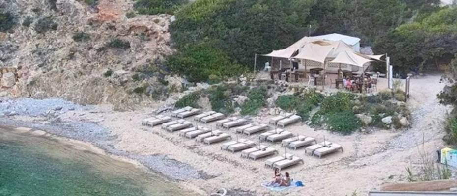 ‘Cala d’en Serra çoktan kolonileştirildi’: Ibiza’daki sahilde şezlong fazlası şikâyeti
