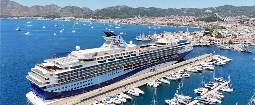 Malta Bayraklı ‘Marella Explorer’ Marmaris'te: 1896 Turist İlçeyi Ziyaret Etti